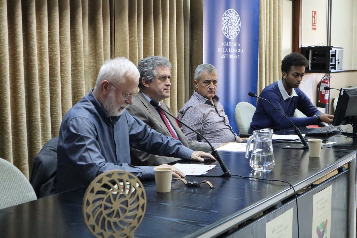 La última mesa de les #XIE2024 inclúi tres comunicaciones: 

-D’oricios a «mejillones»: pequeñu estudiu sobre’l vocabulariu del mariscu na fala de Xixón d’anguaño (Nel de la Campa)
-Igua del Diccionariu Senabrés (Xuan Lajo) -La toponimia de la mar d’Asturies
(Xuan Pedrayes)
