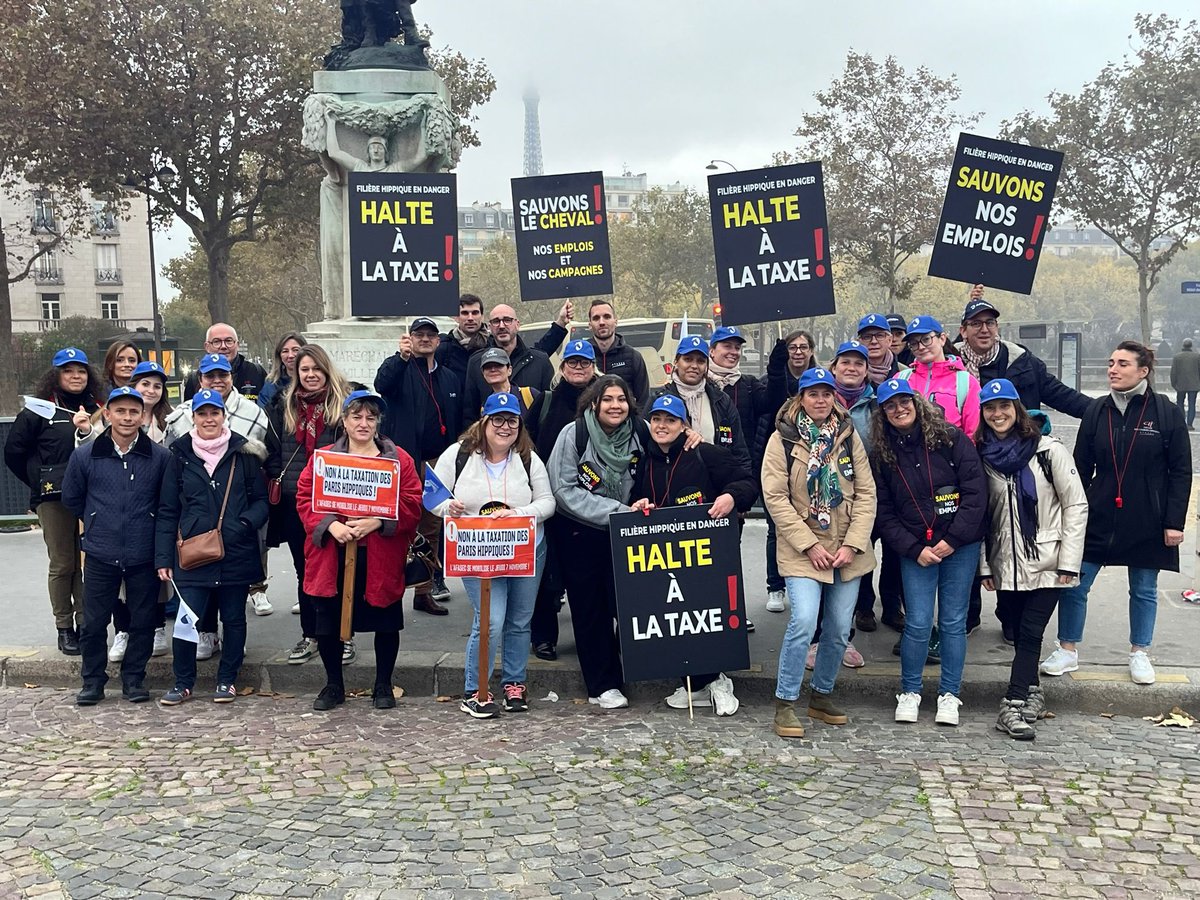 afasec_officiel's tweet photo. Un grand merci à toutes nos équipes, résidents et élèves #AFASEC venus en nombre à Paris soutenir cette journée de mobilisation. #haltealataxe https://t.co/oQAaWyMVrg