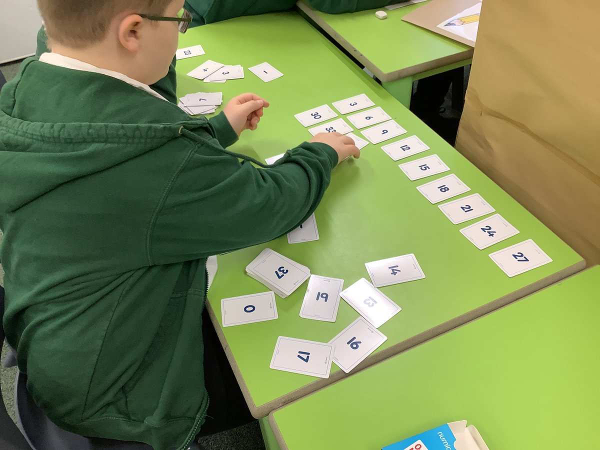 BusyBeesEP's tweet photo. Learning our times tables! https://t.co/u0W4gkluwe