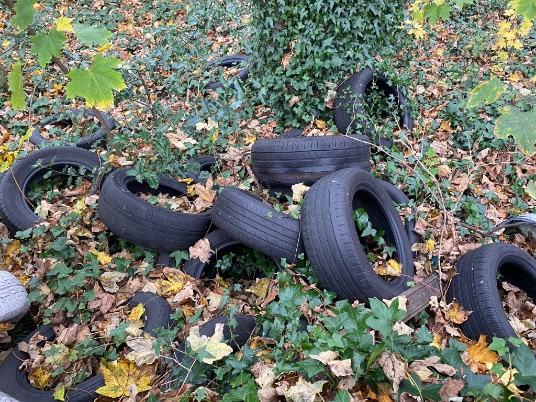 Jimanderinagain's tweet photo. Took it easy today and enjoyed lunch on the hill

Of course there was a bag of litter picked on the way home from Tescos because I can’t walk over it!

Rode over to see if tyres gone!

Nope https://t.co/ZTbV2eEVyD