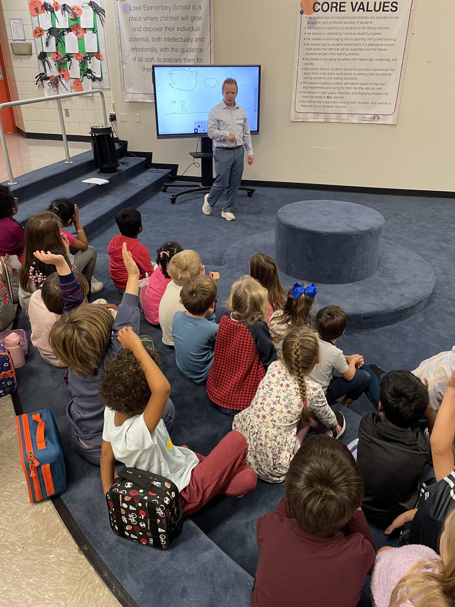 LoweESLeopards's tweet photo. @SamGabrielliwx came to give our Kindergarten Leopards some more background information on weather today.  Thanks for helping our Leopards grow! #LoweExplores #AimHighGoLowe https://t.co/cKplRuXAjS