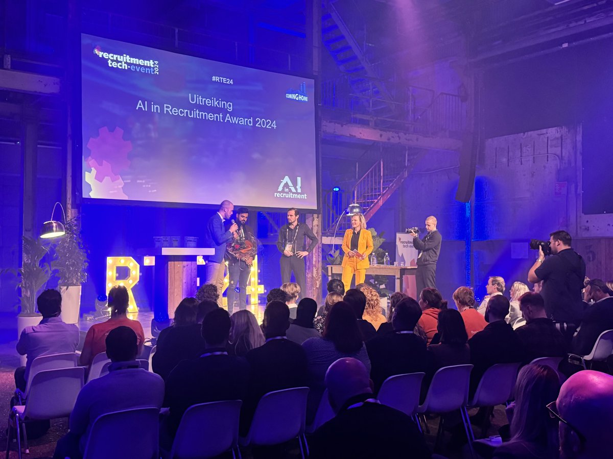 RecrTech's tweet image. 🥂 Wat een dag! Bedankt aan alle sprekers en deelnemers voor alle inzichten. En winnaars van de Recruitment Tech Awards, nogmaals van harte gefeliciteerd! 🏆 De dag eindigt met een borrel, perfect voor netwerken en nabespreken! 🗣️  #RTE24