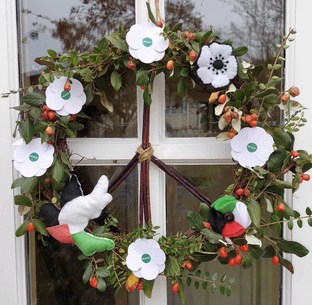 AlisonM94203339's tweet image. I&apos;m wearing my white poppy and displaying a wreath again this year, thanks to @PPUtoday  It&apos;s more important than ever to amplify the call for peace and remember all victims of war.  #whitepoppy #peace