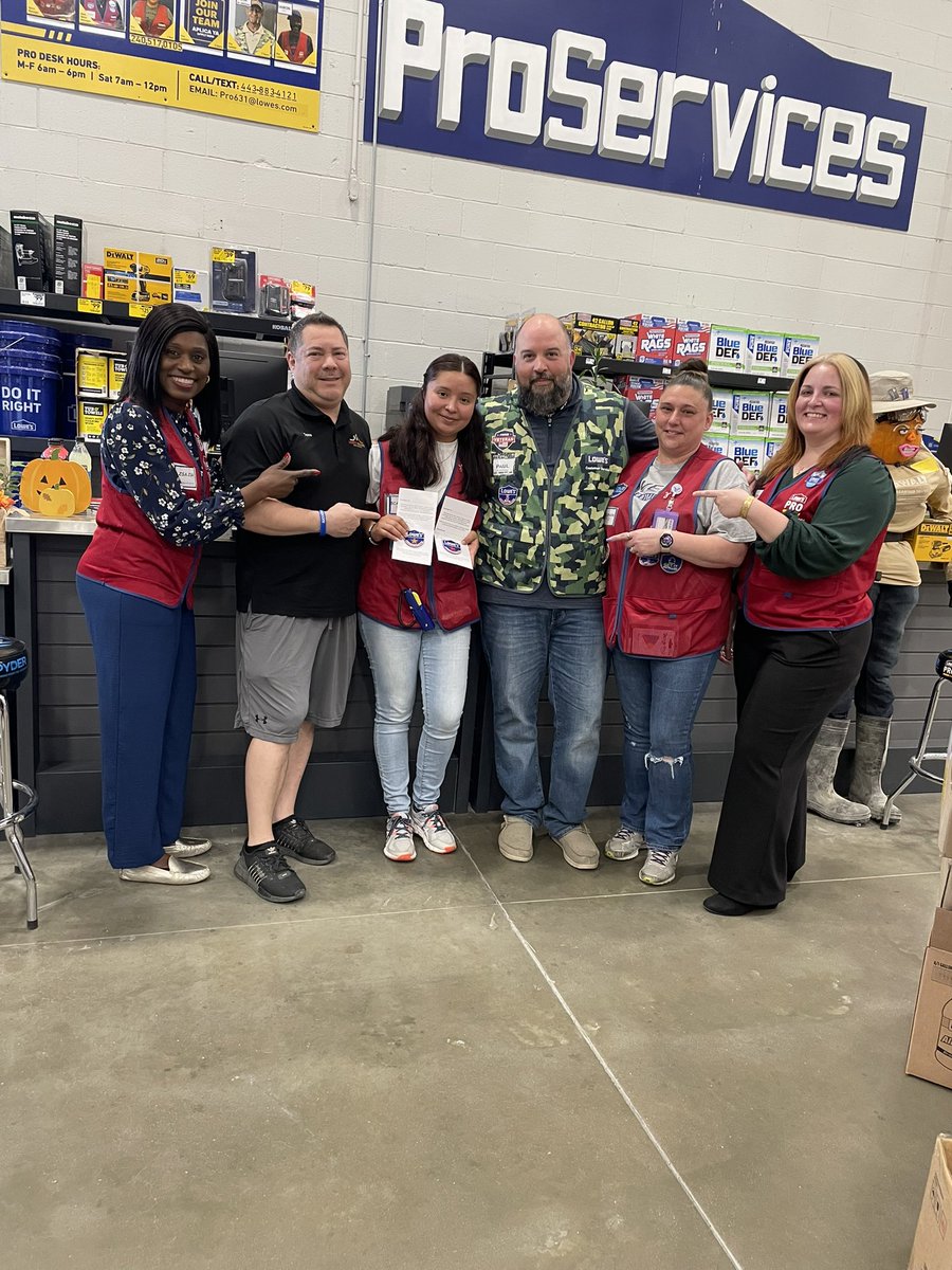 Recognizing PSS Scarlet at the Glen Burnie store for her amazing partnership and support, driving the PRO business!! Outside PRO would not be able to do what we do in the field, without the support of the Inside PRO Team!! We appreciate you!