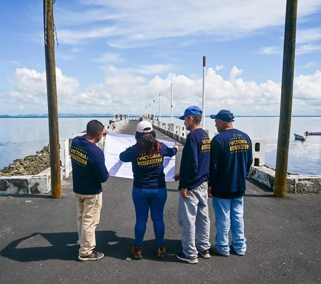 Nuestra alcaldesa de La Unión Sur, <a href="/Victoriag_sv/">Victoria Gutiérrez Salmerón</a>, verificó los avances en la renovación del muelle municipal del distrito de La Unión. 🙌🏻

"Después de años de abandono, estamos trabajando para transformar este espacio en un lugar digno para nuestras familias. Nos comprometimos a