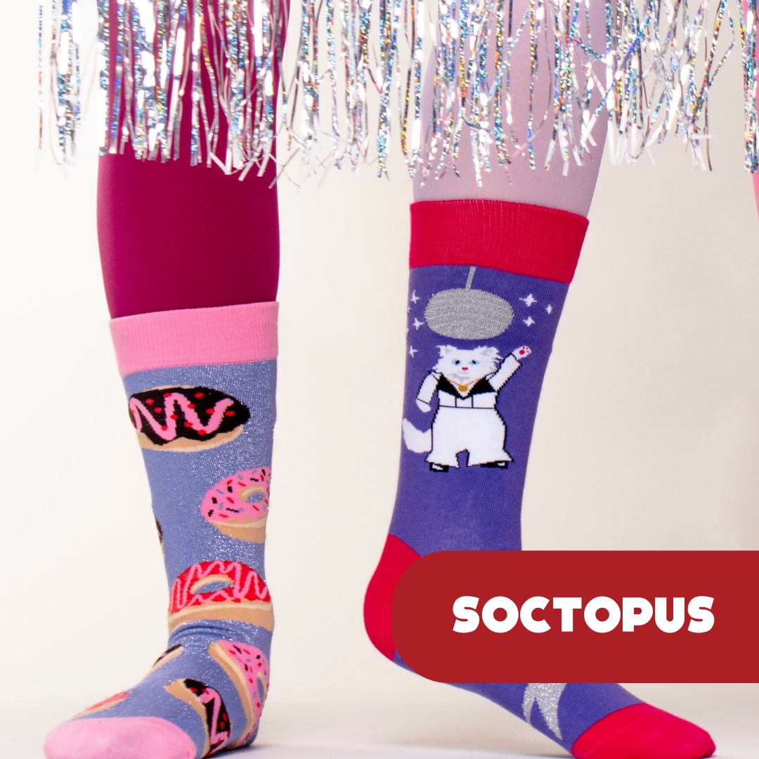 Edxmas's tweet image. Time for more traders! 🎁

Whether your looking for Christmas presents or a wee treat for yourself, the markets have it all 🧦

Keep an eye on our website edwinterfest.com/edinburgh-chri…