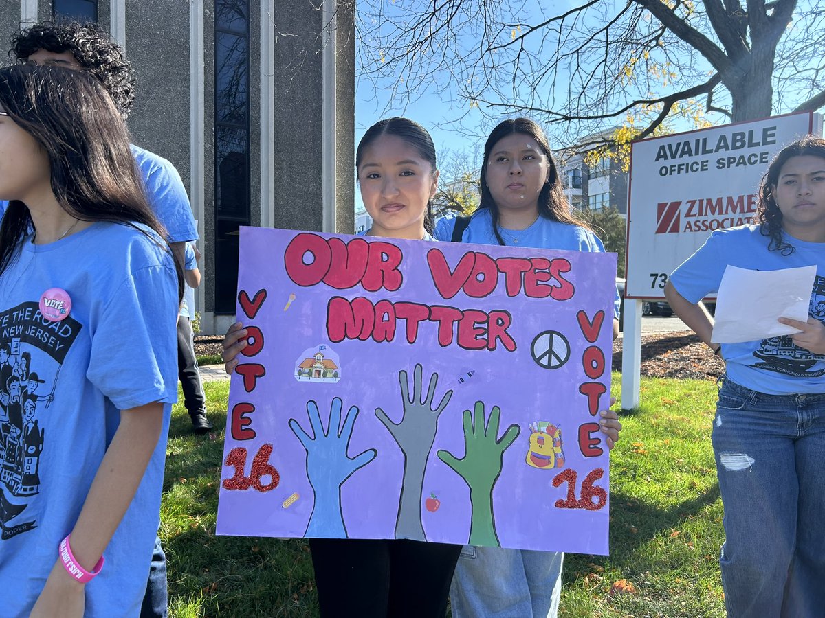 Young people care deeply about:

✅their communities
✅their education, 
✅their future

It’s time to give them the power to make a difference through #Vote16. Lowering the voting age can reshape our political landscape for the better.