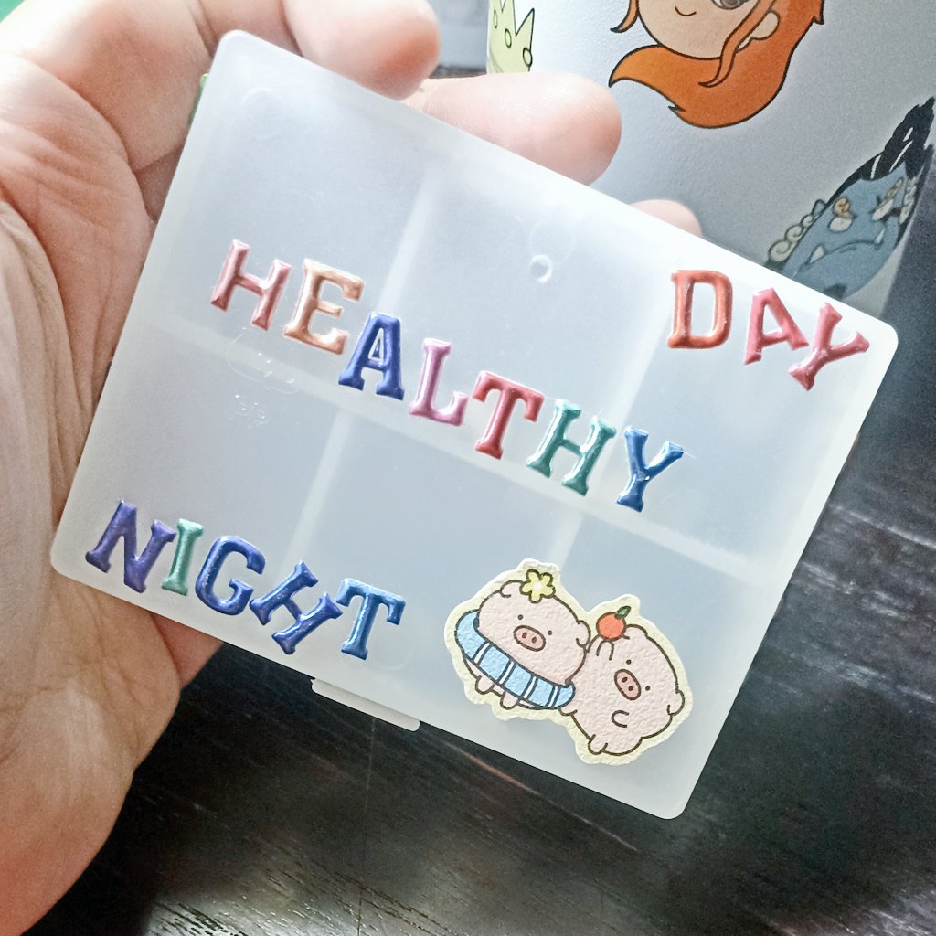 spicytunamayo_'s tweet photo. ikutan #PostYourPill krn saya fomo wkwk
btw obatnya sama. ini adalah obat-obatan dan kotak obat saya yang gemash. been taking these pills for about 2 years? idk, losing count. https://t.co/nkUgIi4cXr