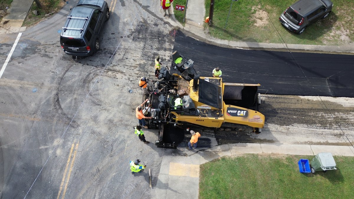 LinbergerLCI's tweet photo. Happy Thursday!!
Why don't asphalt jokes get old?
Because they're always getting re-surfaced!😅
#PunThursday #Asphalt https://t.co/OwCoOxdGhI