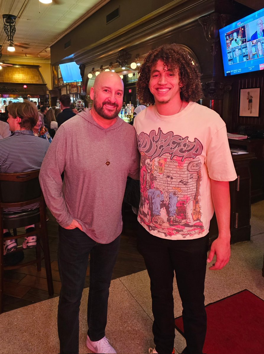 TesslerSports's tweet image. Great dinner with one of my favorite guys and a future star!! #jasonbean #kansasjayhawks #Jayhawks