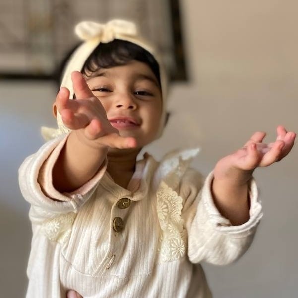 rola_almoghrabi's tweet photo. She is my daughter Eileen, her smile never leaves my memory, I am confused and don’t know what to do when I see her scared and she asks me when all this will end, I don’t have an answer. I am still trying to collect the amount to get her out. Ple help her

https://t.co/AOHHqNobLM https://t.co/sHQSweGG1n