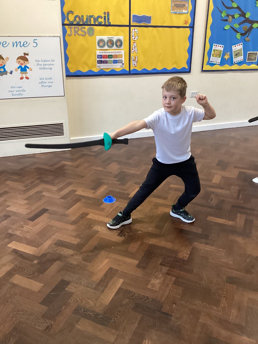 ClassHedgehogs's tweet photo. We enjoyed a fabulous enrichment PE session this week and learnt some fencing skills. We learnt how to ‘advance, retire, parry and attack’! https://t.co/2akehn6p4i