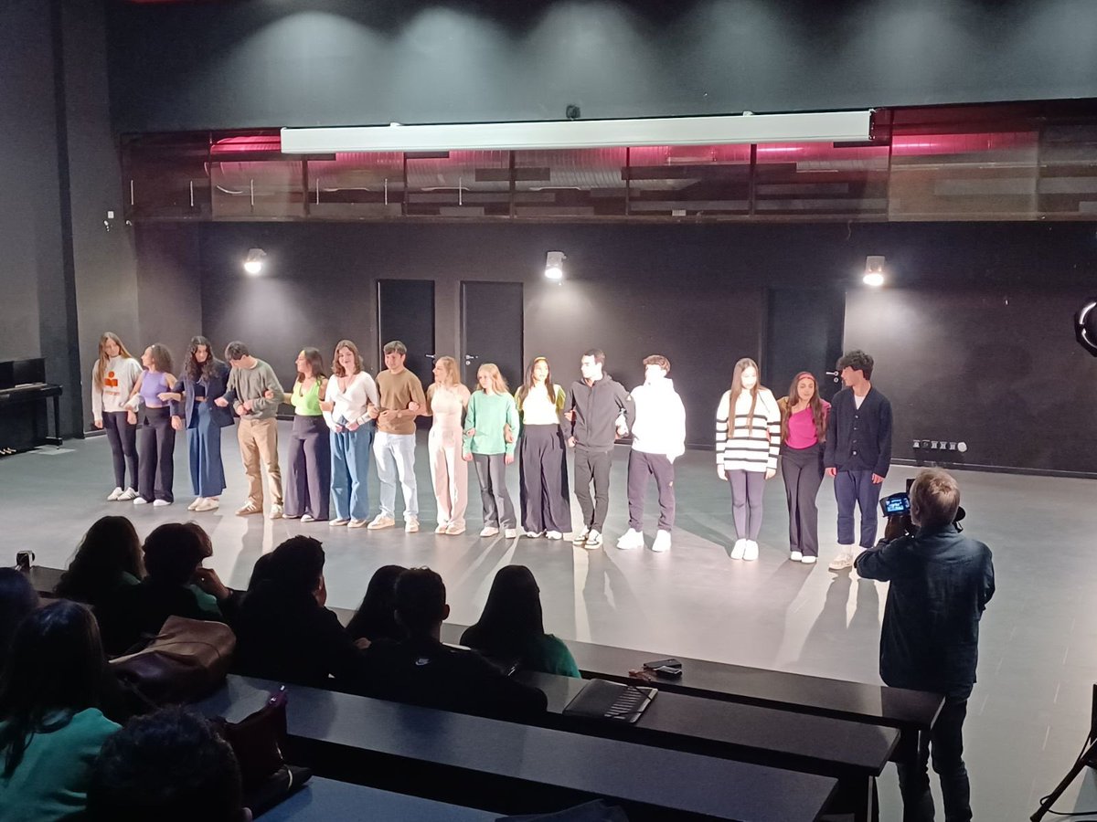 Journée #NAH. Une deuxième temps fort <a href="/lyceeGiocante/">LYCÉE GIOCANTE DE CASABIANCA</a> avec la pièce de théâtre « ces filles là » de l’ARIA. De nombreux échanges ont suivi la représentations.
