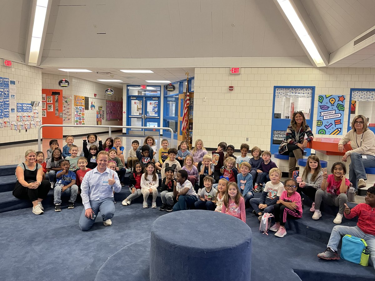 LoweESLeopards's tweet photo. Our Kindergarten Leopards got some additional background knowledge on weather this morning.  Thank you @SamGabrielliwx for helping our Leopards grow! #AimHighGoLowe #LoweExplores https://t.co/jEoWeWfo5h