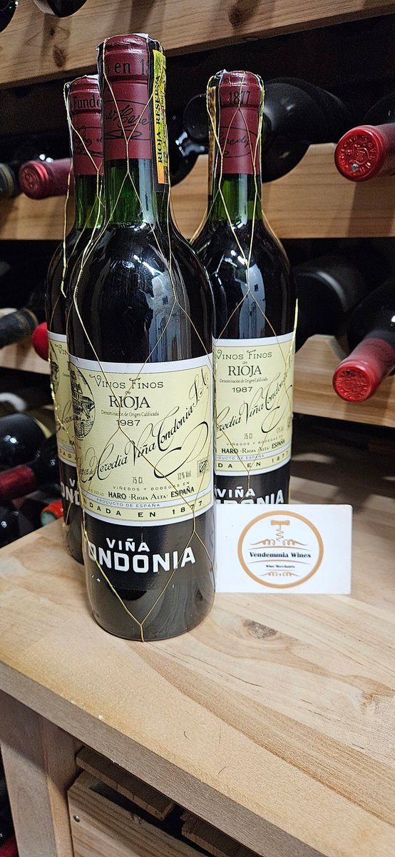 More Thursday deliveries. Iconic Rioja from Vina Tondonia, with great presentation. Muselet (wire cage) are in place and levels are amazing for age. Colour looks deep and concentrated, but at 12% alcohol is lower than modern vintages.

DM for info and price.