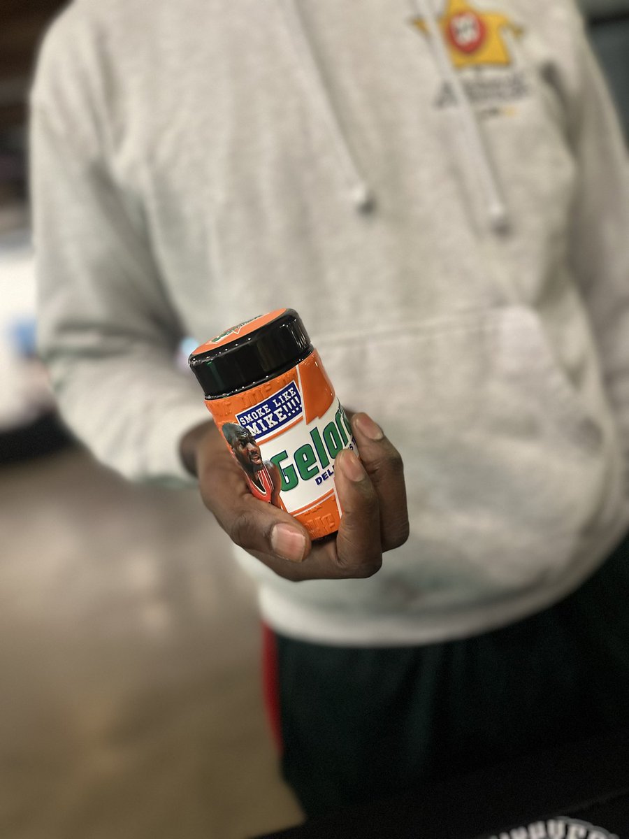 blackhippyfarms's tweet image. Another Epic Night at Pueblo Market! 

Huge thanks to everyone who came through for Gelorade the support and vibes were off the charts! 🙏🏾🙌🏾🔥

We still have a few jars left, so if you missed out, don’t wait! @Da_niel847 is stashing a couple of jars!!!🌟