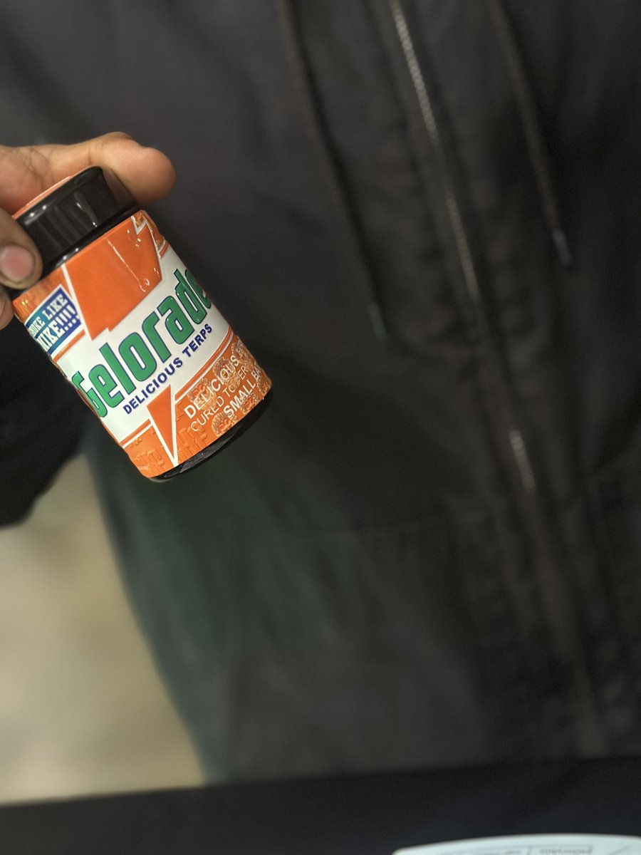 blackhippyfarms's tweet image. Another Epic Night at Pueblo Market! 

Huge thanks to everyone who came through for Gelorade the support and vibes were off the charts! 🙏🏾🙌🏾🔥

We still have a few jars left, so if you missed out, don’t wait! @Da_niel847 is stashing a couple of jars!!!🌟