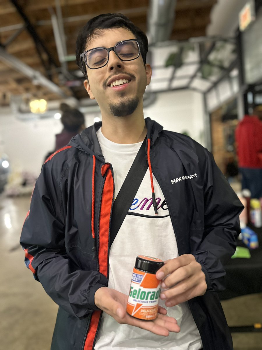 blackhippyfarms's tweet image. Another Epic Night at Pueblo Market! 

Huge thanks to everyone who came through for Gelorade the support and vibes were off the charts! 🙏🏾🙌🏾🔥

We still have a few jars left, so if you missed out, don’t wait! @Da_niel847 is stashing a couple of jars!!!🌟