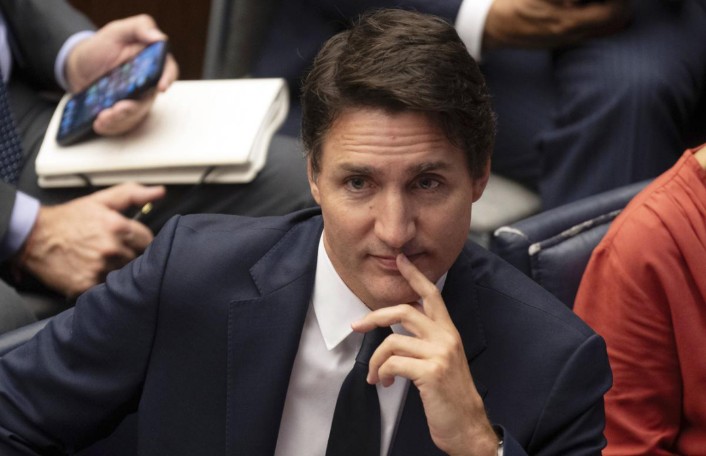 NewsAlgebraIND's tweet photo. SHOCKER 🚨 Canada bans Australia Today for broadcasting Indian EAM S Jaishankar's statement. 

Trudeau fears S JAISHANKAR AND MODI GOVT !!

Justin Trudeau hits new low !!

Trudeau talks about Democracy and Freedom of speech but does opposite.

India's External Affairs Ministry slammed Canada's move calling it HYPOCRISY!!