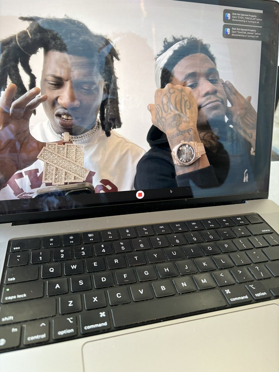 1OlaRunt's tweet photo. @BenjiBlueBills behind the scene #NOIG backseat musik out now ‼️🔄 https://t.co/5LidwdD6UQ
