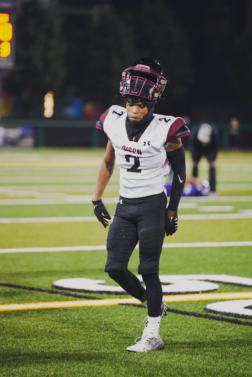 JMey_2's tweet image. My last highschool game today Lord thank you for giving me football as an outlet, when the roads were rocky all i could think about was playing ball. The four years with this team has been a journey. Thankful to able to call the Bethel Bison my family. @CoachDomser @CoachSwei