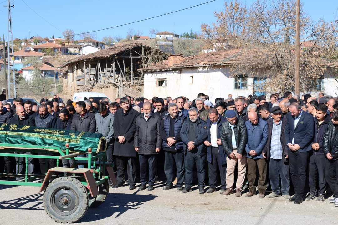 OzGuven_Sen's tweet photo. SENDİKAMIZIN ACILI GÜNÜ 
İstanbul 3 Nolu Şube Başkanımız Hüseyin İPEK' in cenazesi 07.11.2024 tarihinde  Çorum / Bayat ilçesi Eskiallibey köyü mezarlığına defin yapılmıştır.  
Merhuma Cenab-ı Allah'tan rahmet diler, yakınlarına ve Öz Güven Sen teşkilatımıza başsağlığı dileriz. https://t.co/Yt7QP8orxv