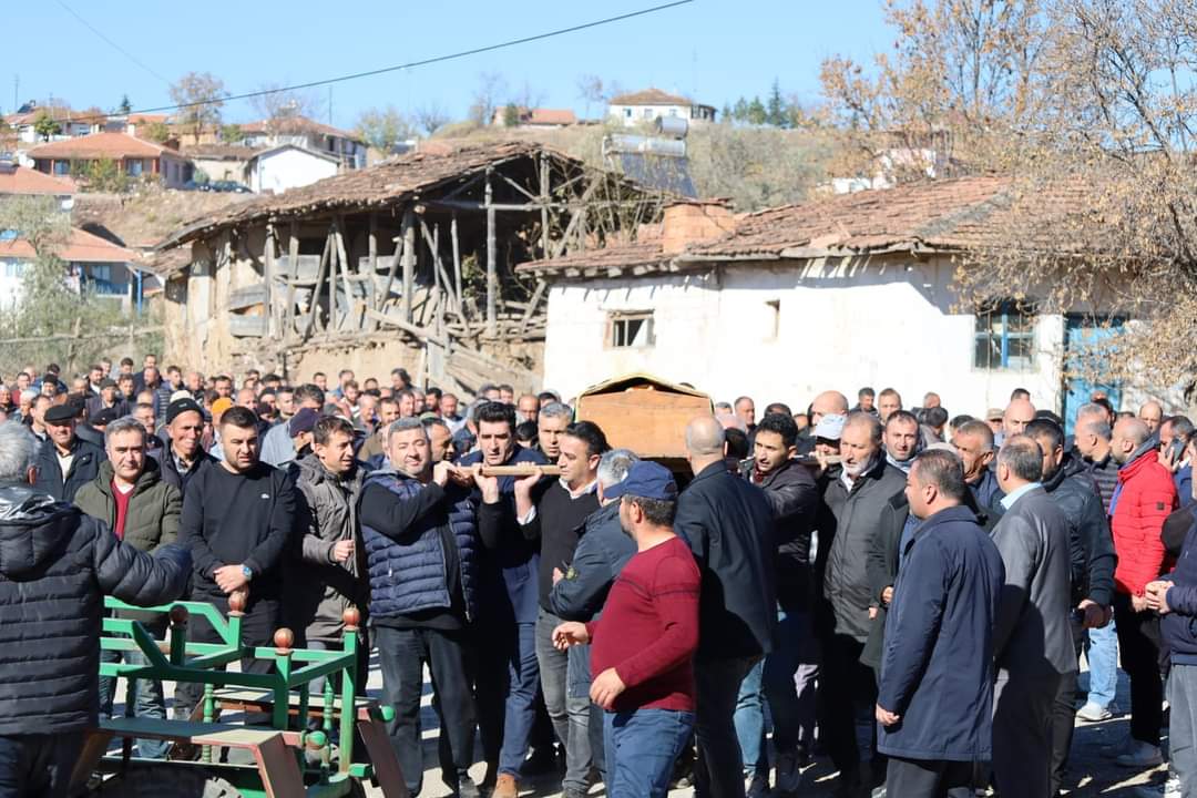 OzGuven_Sen's tweet photo. SENDİKAMIZIN ACILI GÜNÜ 
İstanbul 3 Nolu Şube Başkanımız Hüseyin İPEK' in cenazesi 07.11.2024 tarihinde  Çorum / Bayat ilçesi Eskiallibey köyü mezarlığına defin yapılmıştır.  
Merhuma Cenab-ı Allah'tan rahmet diler, yakınlarına ve Öz Güven Sen teşkilatımıza başsağlığı dileriz. https://t.co/Yt7QP8orxv
