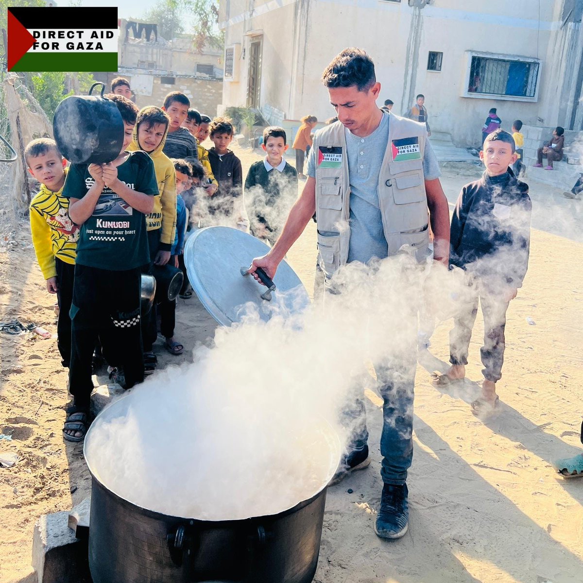 GazaDirectAid's tweet photo. We work to provide food to the displaced in Gaza together to relieve Gaza https://t.co/DqaMzFtIP7