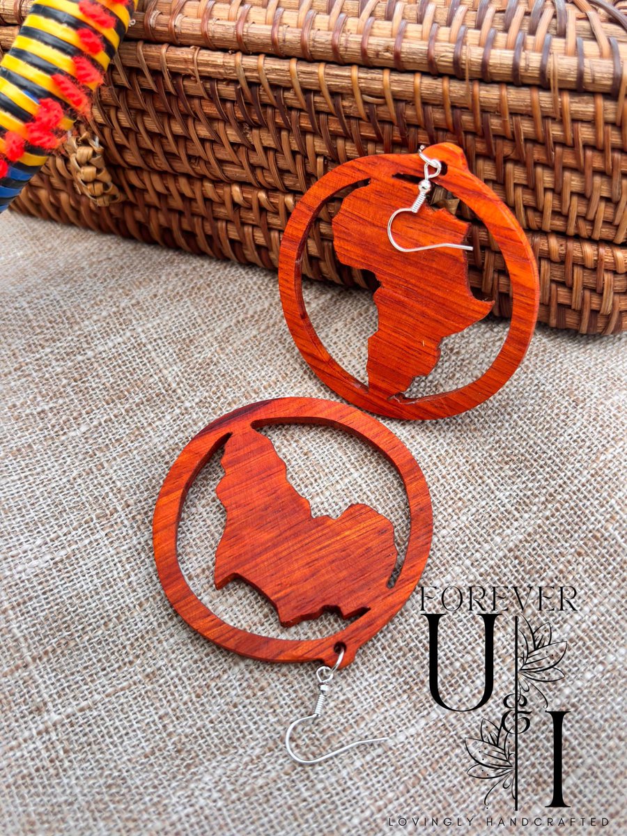 Lovelyice13's tweet photo. @Sisi_Yemmie Just posting our earrings here. They cost 5,000 naira each and we deliver all over Nigeria. 
Please patronize us. https://t.co/h7xCey9xd8