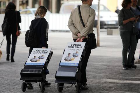 Fortuneo proposait gratuitement une Amex. N'ayant pas de raison de dire non à un truc gratuit, je l'ai prise.

Soudain