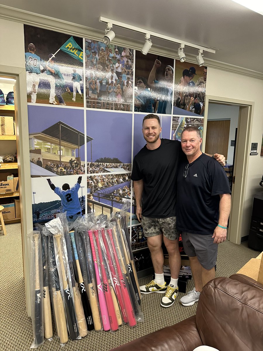 UNCWBaseball's tweet image. A big thank you to @Ryan_Jeffers8 for donating bats to the program! #prohawk