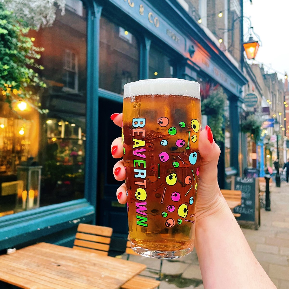 Not long now until our PUB QUIZ on November 19th, with exciting prizes from @beavertownbeer ✨ have you booked yet? 🧐❓🍻 use the link in our bio now! 

#pubsoflondon #youngspubs #hampsteadheath #pubquiz #quiz
