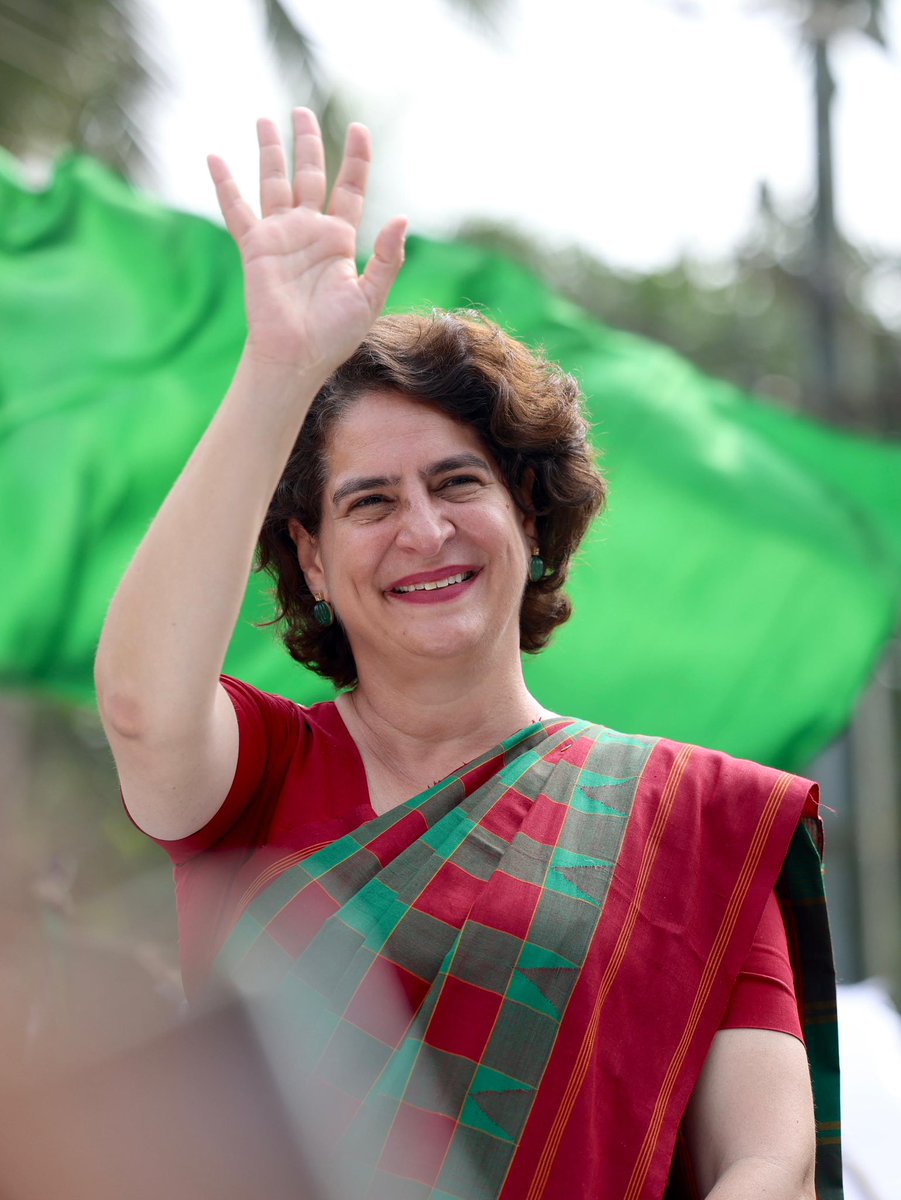 SupriyaShrinate's tweet photo. ✨Fabulous
✨Feisty 
✨Fighter 

@priyankagandhi https://t.co/0CPoBRnVQa