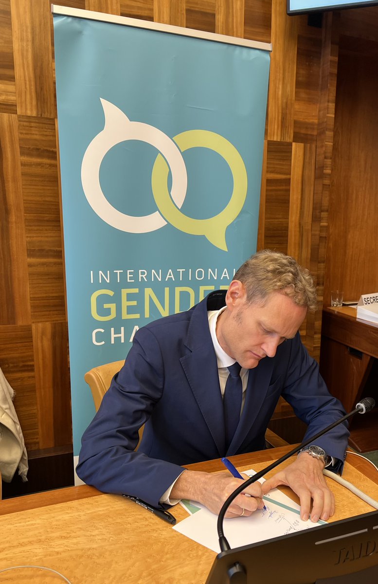 BelgiumUNGeneva's tweet photo. 👉Today, Amb. @ChPayot demonstrated 🇧🇪 commitment to promoting #Gender Equality, Diversity, &amp;Inclusion in #ClimateAction  by signing the #GenevaPledge for Gender-Responsive ⚧ Climate Action🌎
A significant step towards fairer climate action!
#INTGenderChampions @GermanyUNGeneva https://t.co/hSLUASny8r