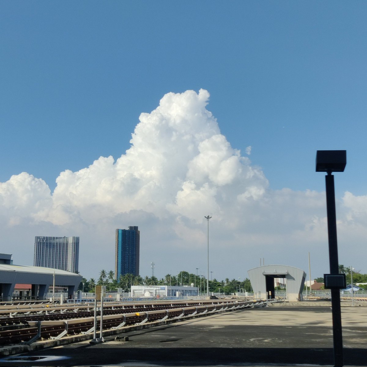Senior19_99's tweet photo. ☁️☁️ https://t.co/TvChLEEhx9