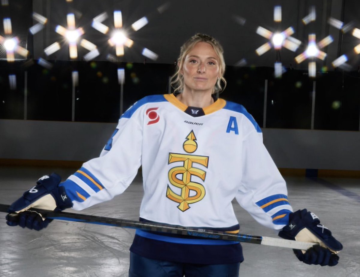 Annie O’D ❤️‍🔥 Hockey & Fashion tweet media