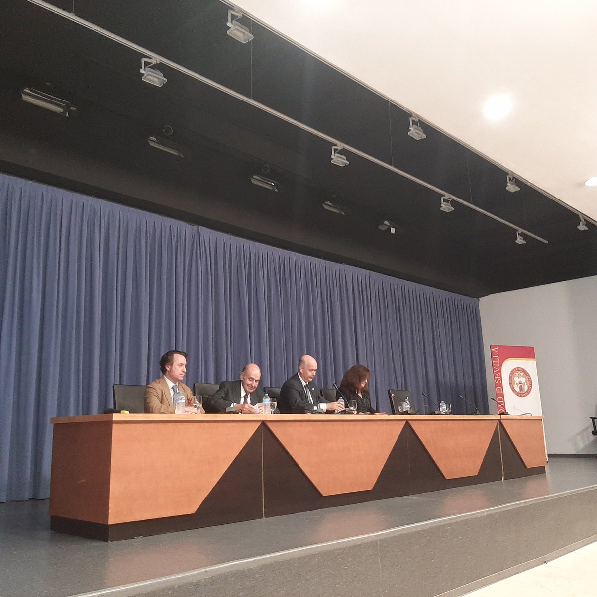 FACULTAD DE DERECHO tweet media