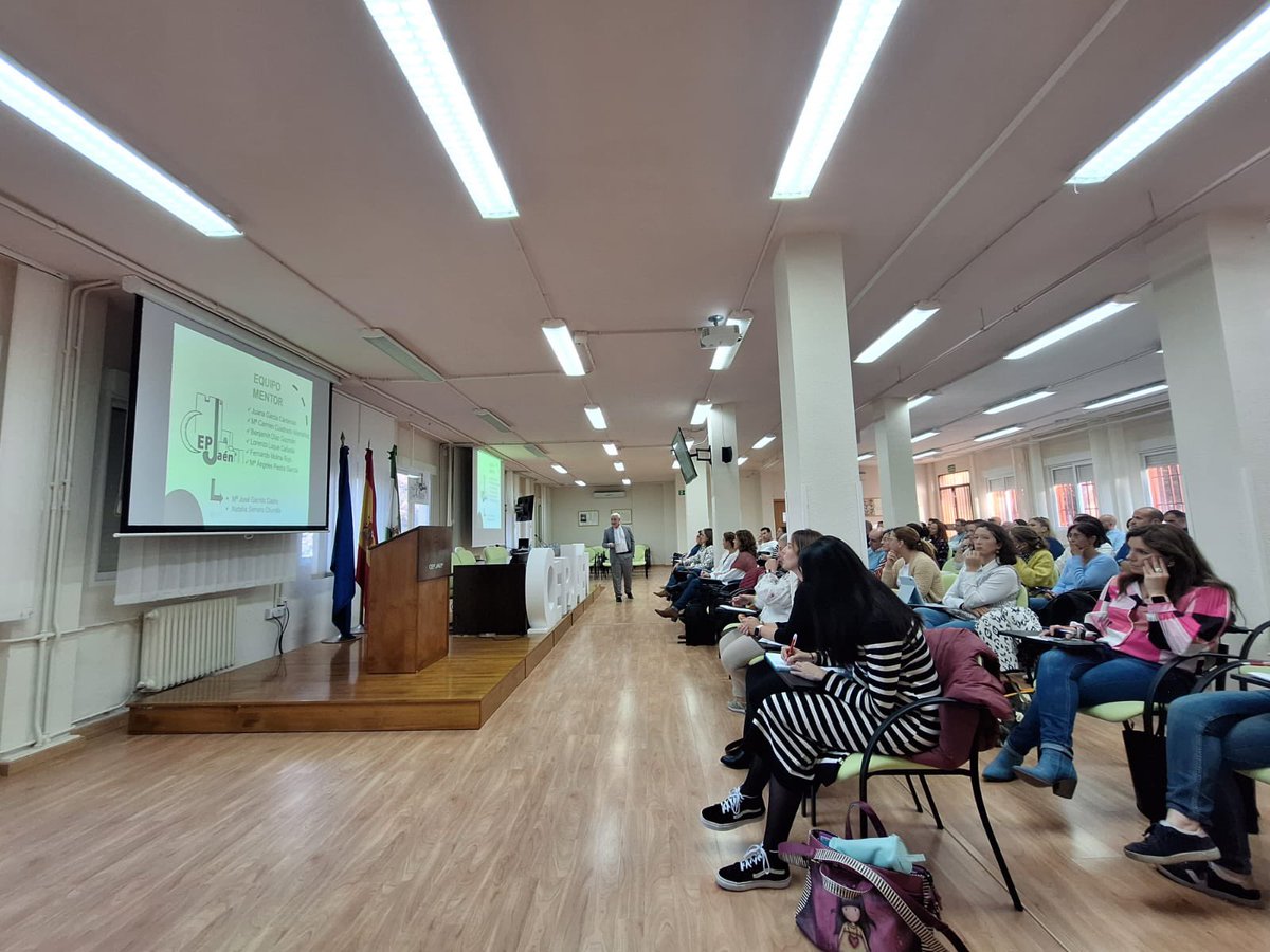 CEPJAEN1's tweet photo. 📍Comenzamos la FORMACIÓN MENTORA PARA DIRECCIONES Y JEFATURAS NOVELES con una interesante ponencia de Lorenzo Luque sobre gestión de horarios. 💡Un gran equipo reunido para fomentar el liderazgo compartido🔋 https://t.co/Wc8ZymbKye