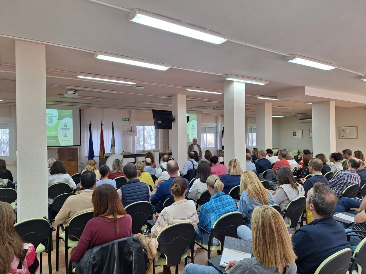 CEPJAEN1's tweet photo. 📍Comenzamos la FORMACIÓN MENTORA PARA DIRECCIONES Y JEFATURAS NOVELES con una interesante ponencia de Lorenzo Luque sobre gestión de horarios. 💡Un gran equipo reunido para fomentar el liderazgo compartido🔋 https://t.co/Wc8ZymbKye