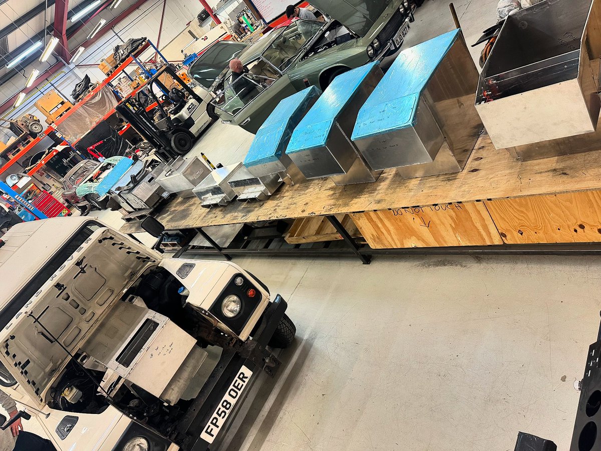 elecclassiccars's tweet image. Our amazing fabrication team have been busy, with 5 Land Rover Defender kits, 2 Porsche 911 kits and more ready for powder coating. Then it’s onto the electrical department for battery packs to go in. ⚡️❤️👌 #evconversion #evconversionkit