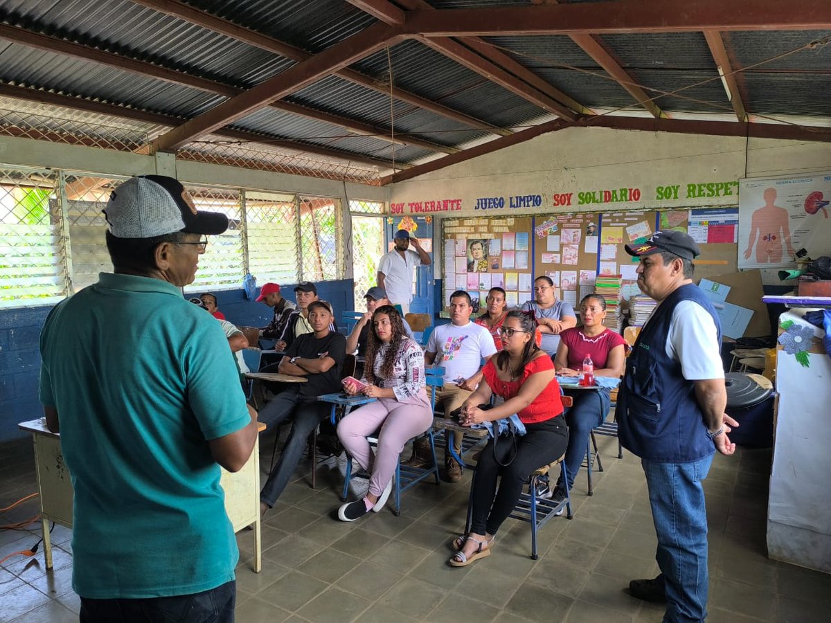 MarenaNicaragua's tweet photo. #MARENA, a través de su proyecto #GEF5, desarrolló sesión de trabajo con miembros del Comité de Manejo Colaborativo de la Reserva Natural Serranía de Amerrisque, Chontales, para buenas prácticas en el manejo de restauración de paisaje y biodiversidad.
#AmorAlaMadreTierra https://t.co/G1tCWqcgsG