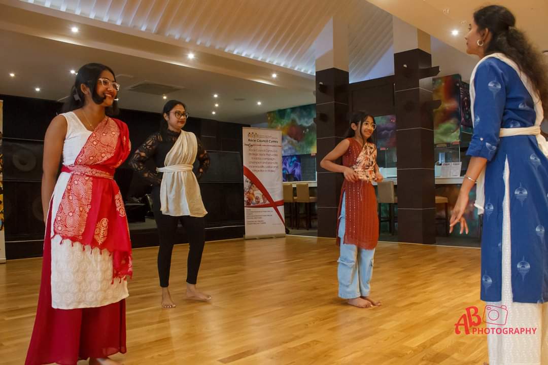 Indian Folk Dance every Thursday in Y The Lab, Eagles Meadow Shopping Centre, Wrexham with <a href="/PaallamArts/">Paallam Arts</a> 

£10 per session
or 
DISCOUNT
£2 off each session if you book for 4 sessions.
Bring a friend and get your class half price. 

Pay on the door. 

Great for all ages.