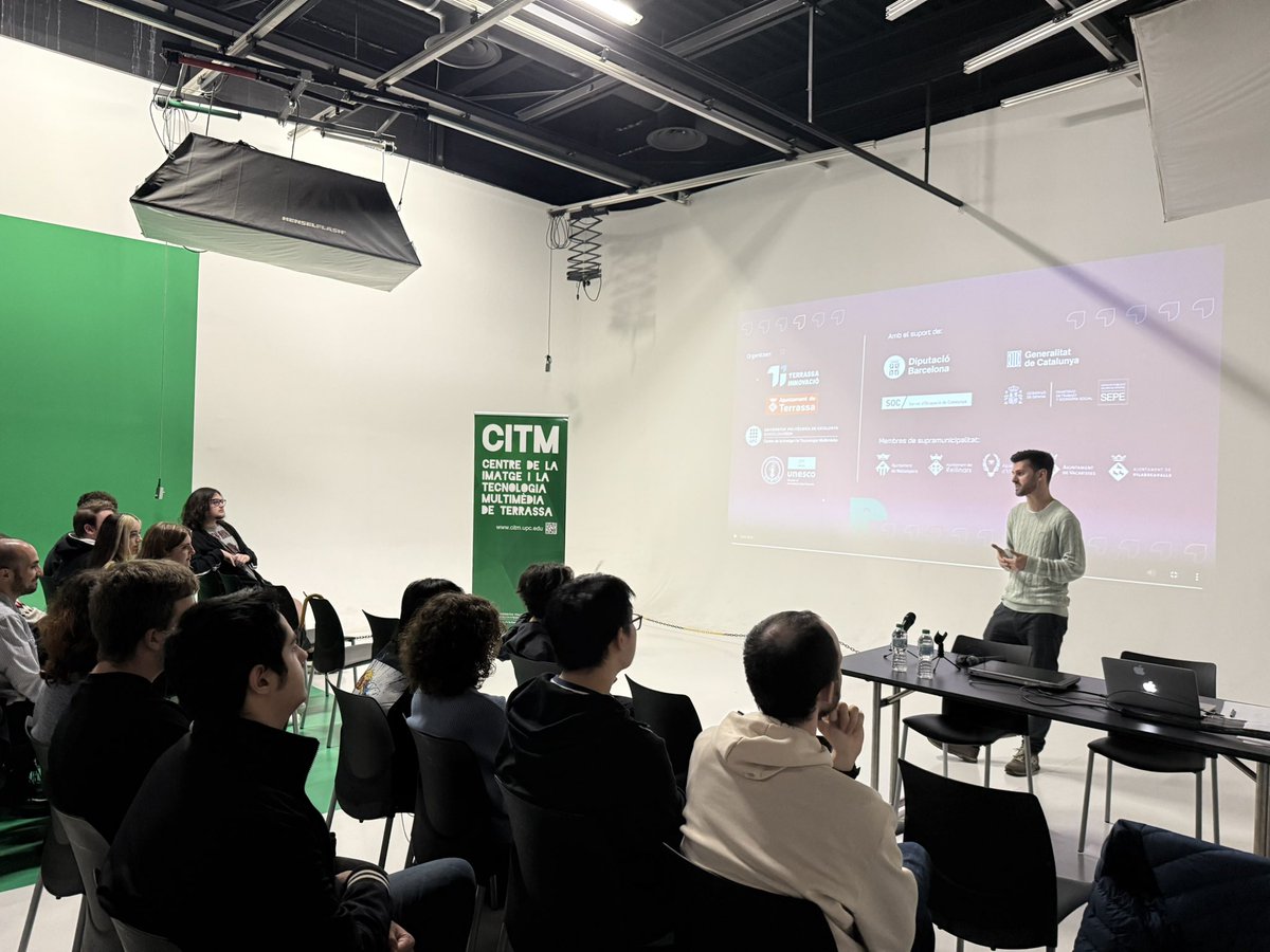 trsinnovacio's tweet photo. 🎮🕹️Finalitzem la segona edició de l’#INDIEGAMESTRS amb el taller de Construint Mons Sonors amb Nacho Roca👏
@ajterrassa @CITM_UPC @eseiaat_upc @diba https://t.co/j4PnBRJwJq