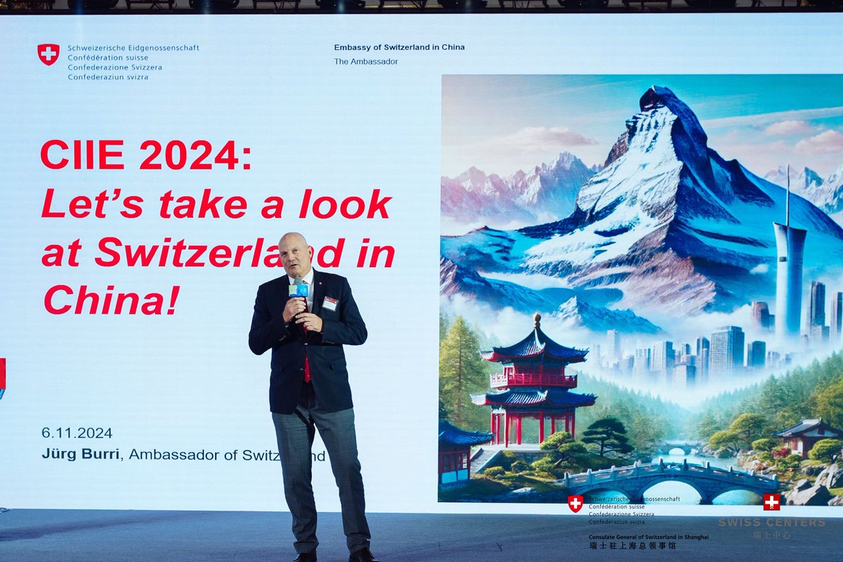 SwissCGShanghai's tweet photo. Ambassador Jürg Burri visits the 7th Int. Import Expo #CIIE 2024 in Shanghai. More than 75🇨🇭companies &amp; brands showcase their products &amp; services at Shanghai’s annual signature trade fair. The Sino-Swiss Business Reception at CIIE attracted 360 guests. https://t.co/7JmB4LhRiY