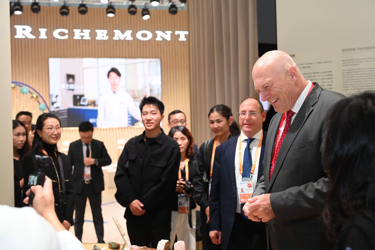 SwissCGShanghai's tweet photo. Ambassador Jürg Burri visits the 7th Int. Import Expo #CIIE 2024 in Shanghai. More than 75🇨🇭companies &amp; brands showcase their products &amp; services at Shanghai’s annual signature trade fair. The Sino-Swiss Business Reception at CIIE attracted 360 guests. https://t.co/7JmB4LhRiY