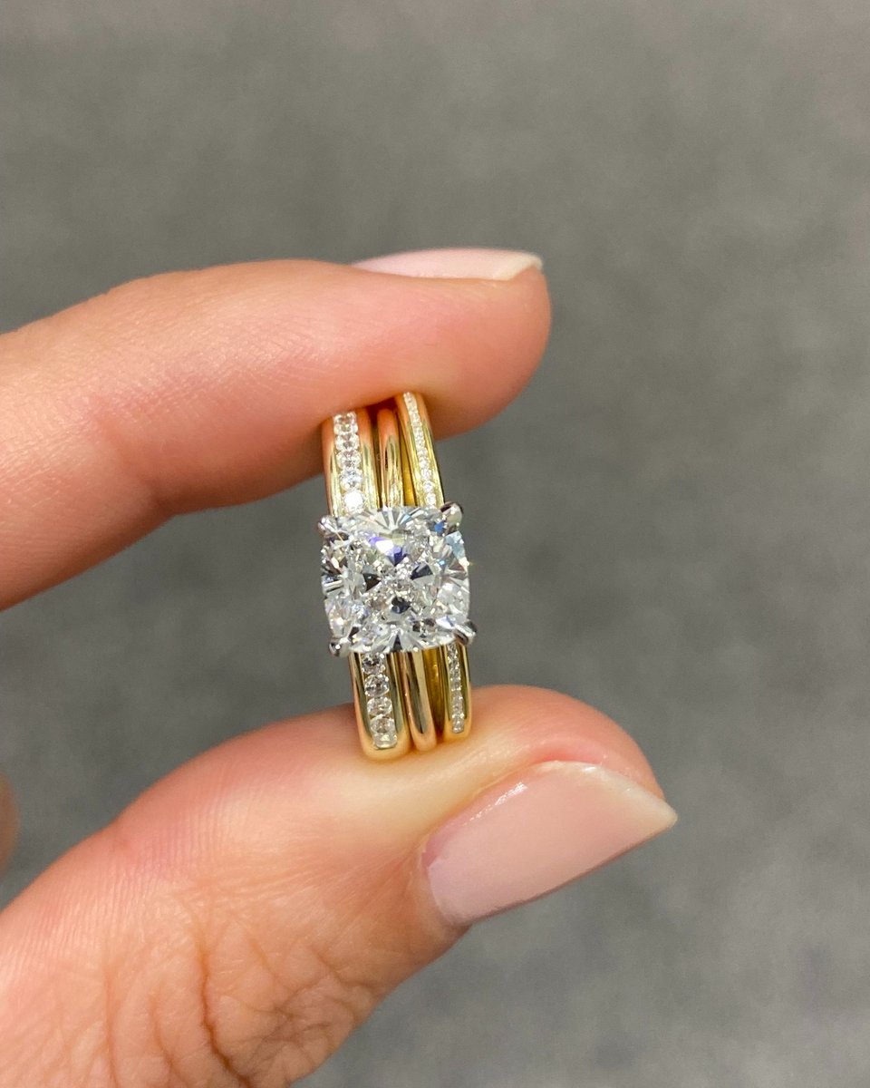 Harmonyjewelsld's tweet photo. Channel set bands are such a brilliant choice ✨
Not only do they give a seamless sparkle, but they’re also super practical for everyday wear. Perfect for those who love a bit of shine without the fuss!
#channelset #channelsetdiamond #channelsetdiamondring #engagementringgoals #londonjewelers #londonjeweler #hattongardenjeweller #hattongardenjeweller #labdiamond #labdiamondrings