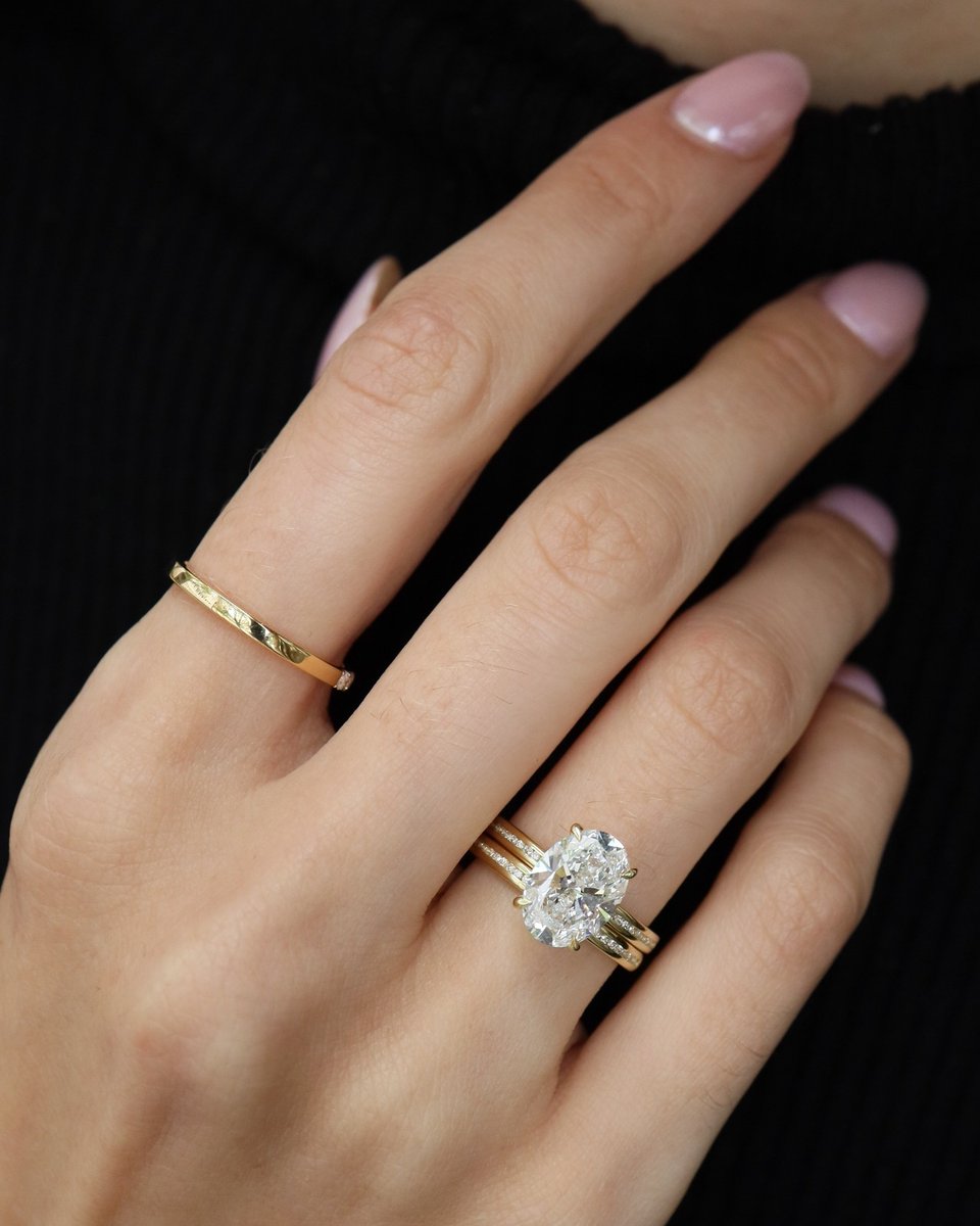 Harmonyjewelsld's tweet photo. Channel set bands are such a brilliant choice ✨
Not only do they give a seamless sparkle, but they’re also super practical for everyday wear. Perfect for those who love a bit of shine without the fuss!
#channelset #channelsetdiamond #channelsetdiamondring #engagementringgoals #londonjewelers #londonjeweler #hattongardenjeweller #hattongardenjeweller #labdiamond #labdiamondrings