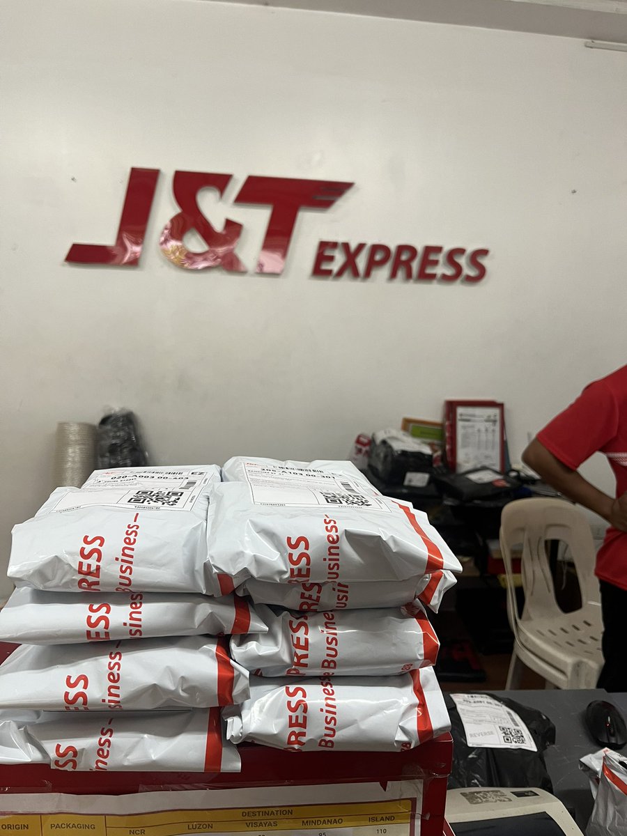 Hello po, na drop off ko na po kanina lahat ng jnt na orders. will send po later ng tracking number, thank you so much po for supporting artefianza 🫶