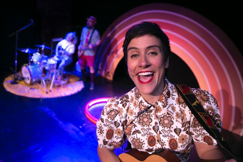 <a href="/tifgranada/">TIF Granada</a> acerca las artes escénicas a toda la familia

Este fin de semana comienzan las funciones familiares  con “Ventanas” de la compañía vasca <a href="/TeatroParaiso/">Teatro Paraíso Antzerkia</a> , premio Fetén 2022 y “Un día fui sandía” de la compañía #LaChicaCharcos de Castilla-La Mancha.

#tifgranada #tif