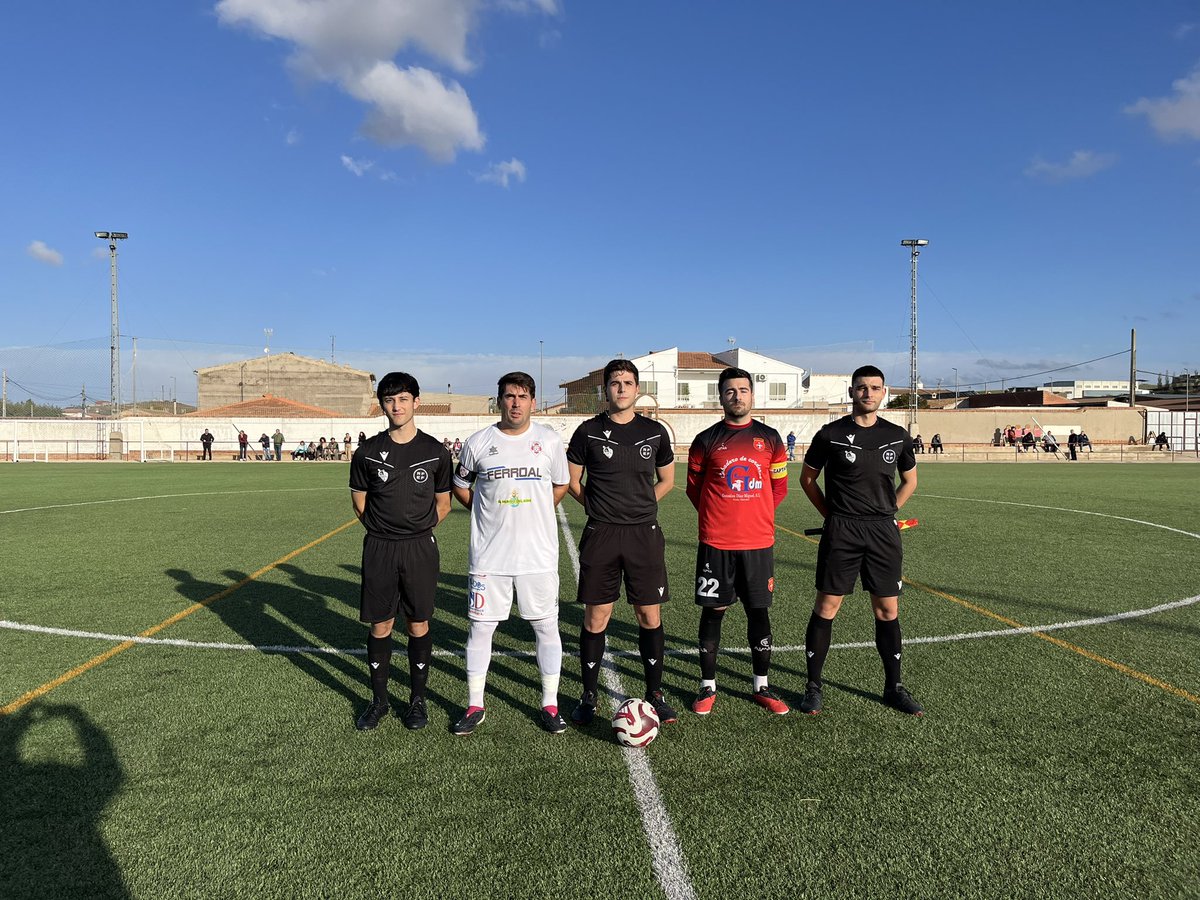 𝗣𝗥𝗜𝗠𝗘𝗥 𝗘𝗤𝗨𝗜𝗣𝗢

𝑼𝑵 𝑷𝑨𝑹𝑻𝑰𝑫𝑶 𝑴𝑨𝑹𝑪𝑨𝑫𝑶 𝑷𝑶𝑹 𝑳𝑨 𝑷𝑶𝑳𝑬́𝑴𝑰𝑪𝑨 

🔜🏡 <a href="/FutBaseAtPuerto/">ATLÉTICO PUERTOLLANO</a> 𝟭𝟬 𝗻𝗼𝘃𝗶𝗲𝗺𝗯𝗿𝗲 𝟭𝟳.𝟬𝟬𝗛

La crónica🧐📰, abajo👇🏻.

#VamosDaimielRCF 
#UnidosPorUnSueño 
#12y3Daimiel 
#ElDaimieLevantaSuBandera 
#SubanseALaTatoneta